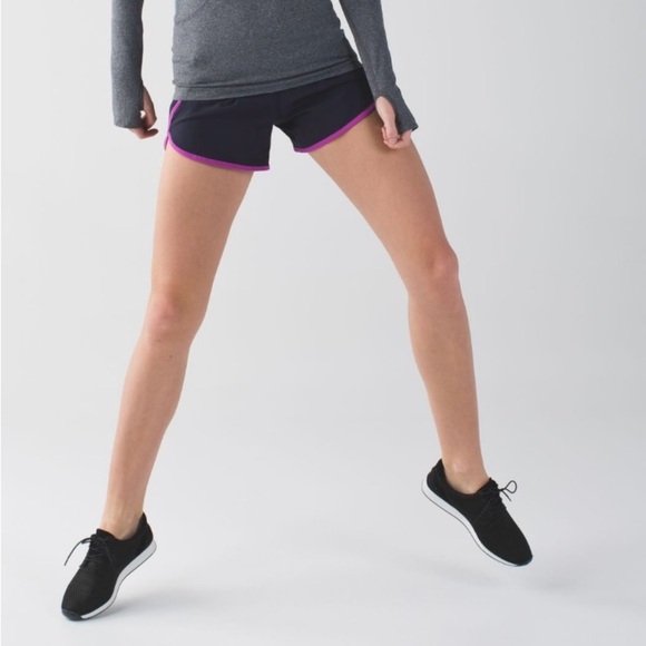 Lululemon Tracker Shorts III 4-Way Stretch Regal Plum Sz 6 Rare 2015 Release - Picture 4 of 8